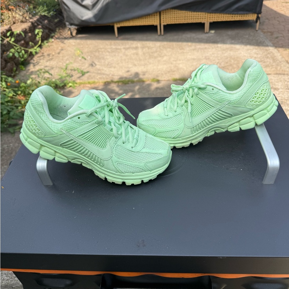 Nike Light Green vomero 5 Shoes